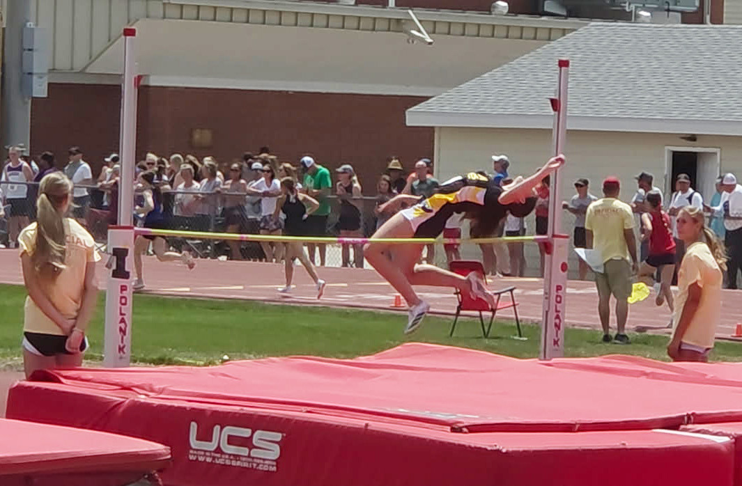 Kvanvig competes at JH State Track