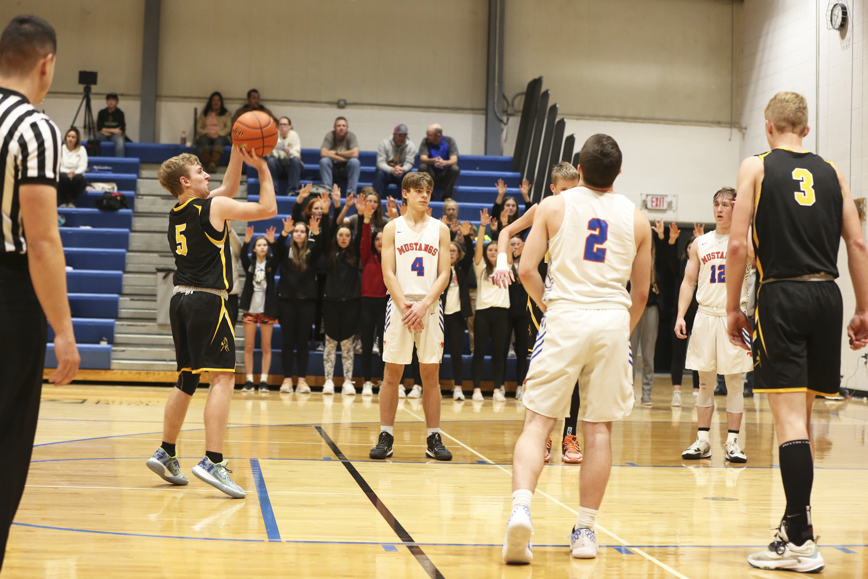Kyle Finney shoots a free throw at Gordon last Friday. Megan Andersen