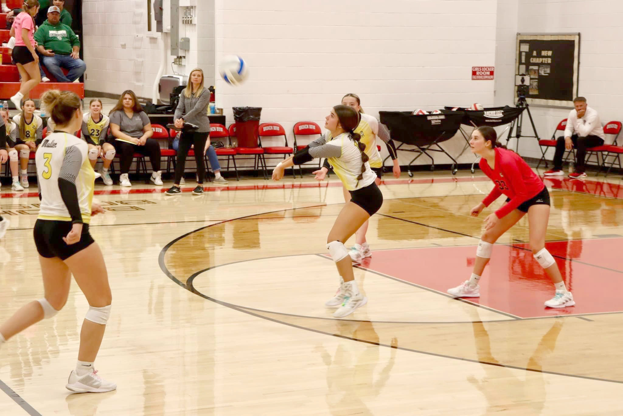 Ella Rice passes the ball during MNAC tournament action last week. Sue Licking