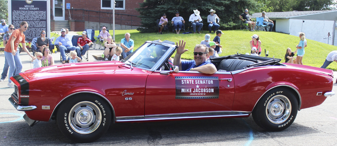 Senator Mike Jacobson and his wife Julie in the Hooker County Fair parade last Saturday. Gerri Peterson