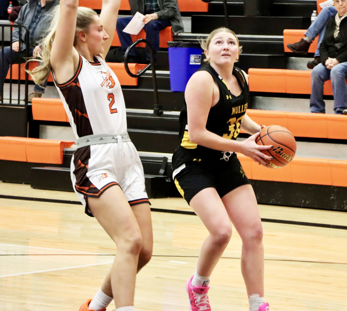 Hayley Donohoe looks to the basket at Ogallala last Friday. Sue Licking
