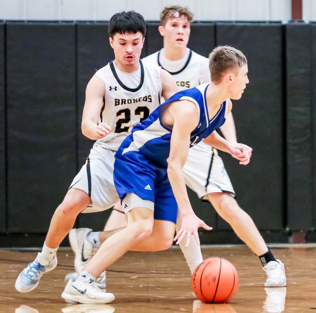 Nick Gonzalez plays defense against Wallace last Thursday. Carolee Brown Photography