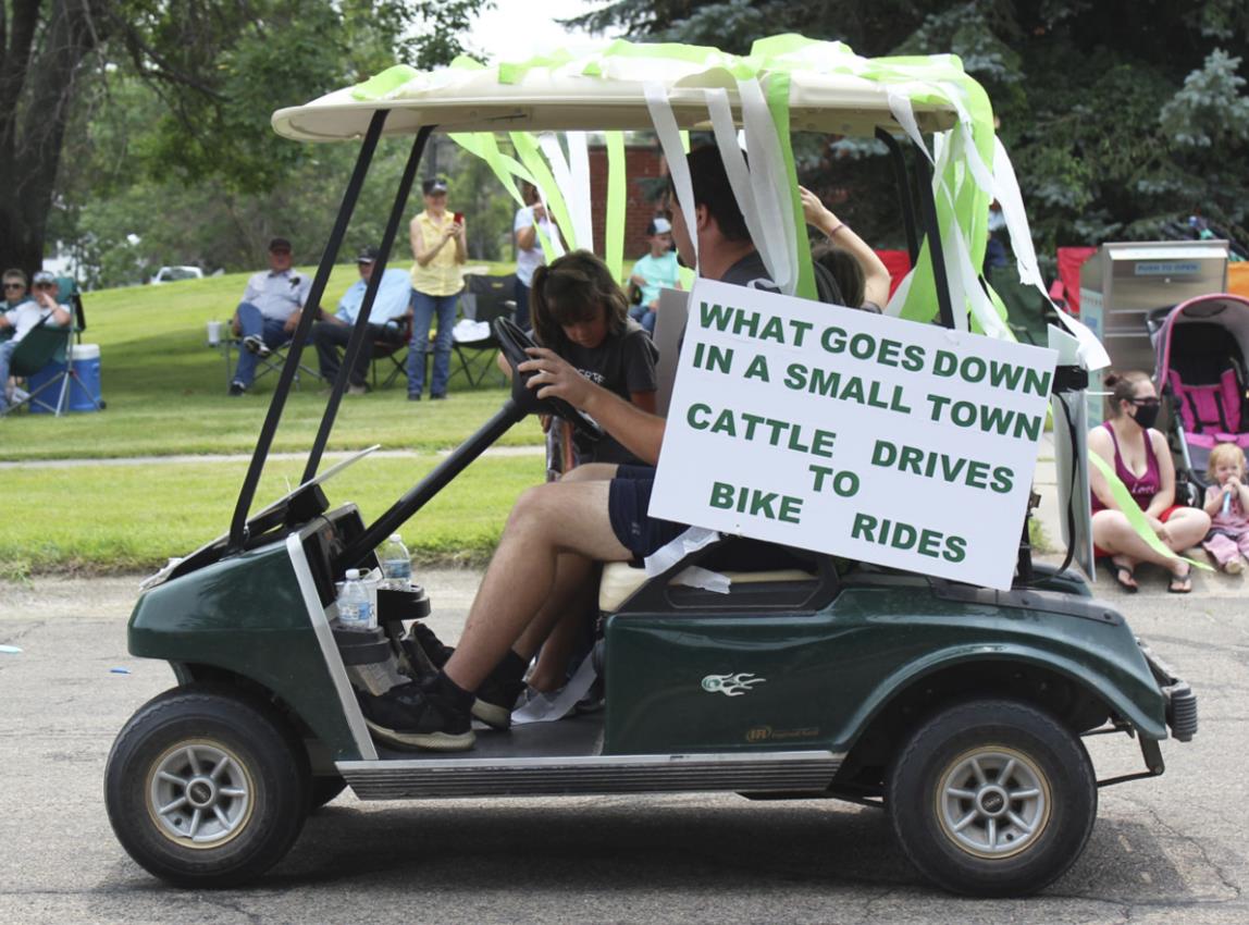 Country Clovers win Fair Parade
