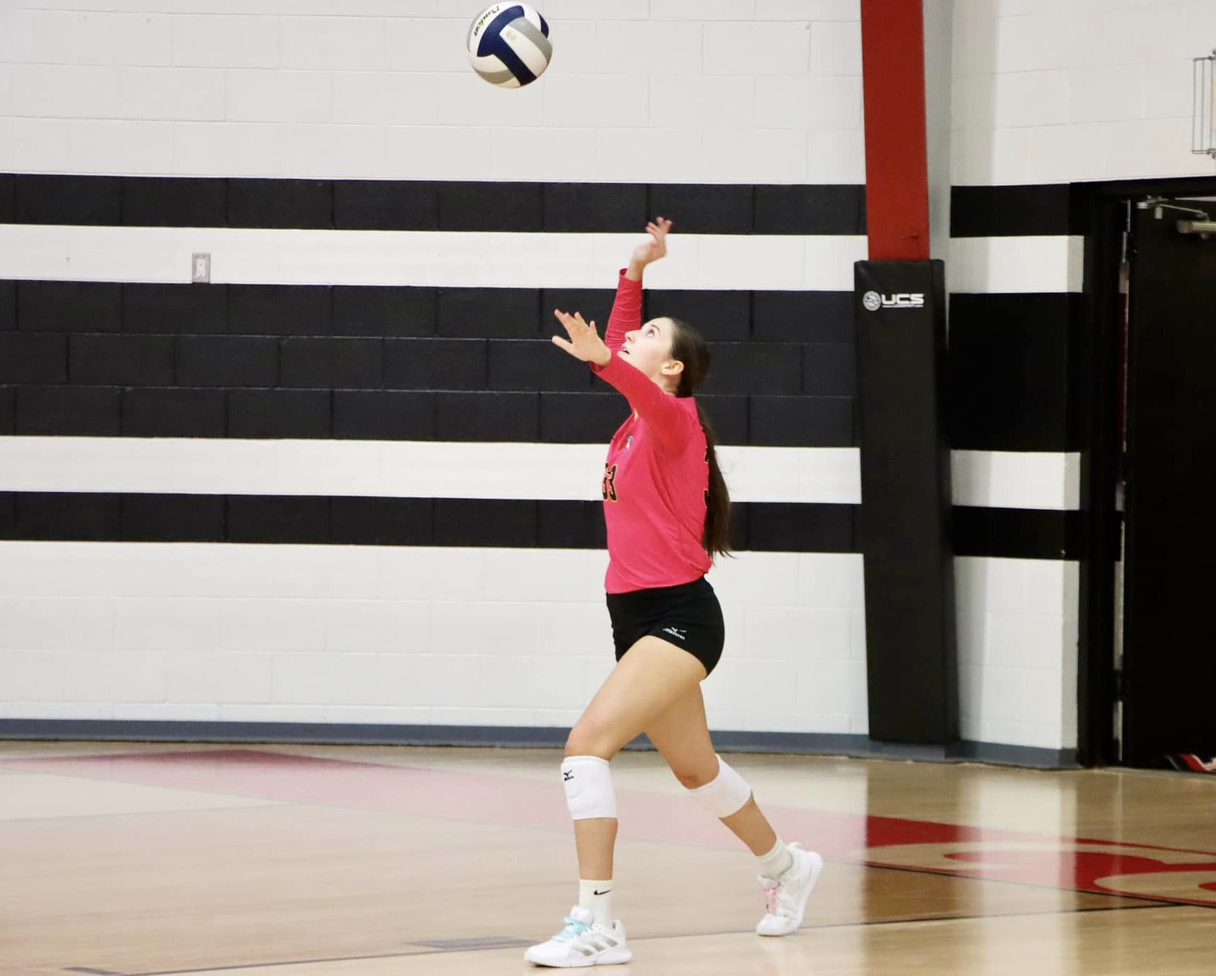 Allie Boyer serves at the Anselmo-Merna Invite last Saturday. Sue Licking
