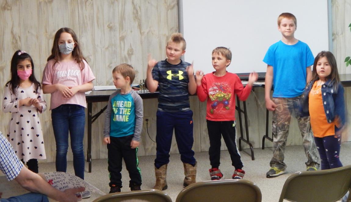 Joy Club holds closing program