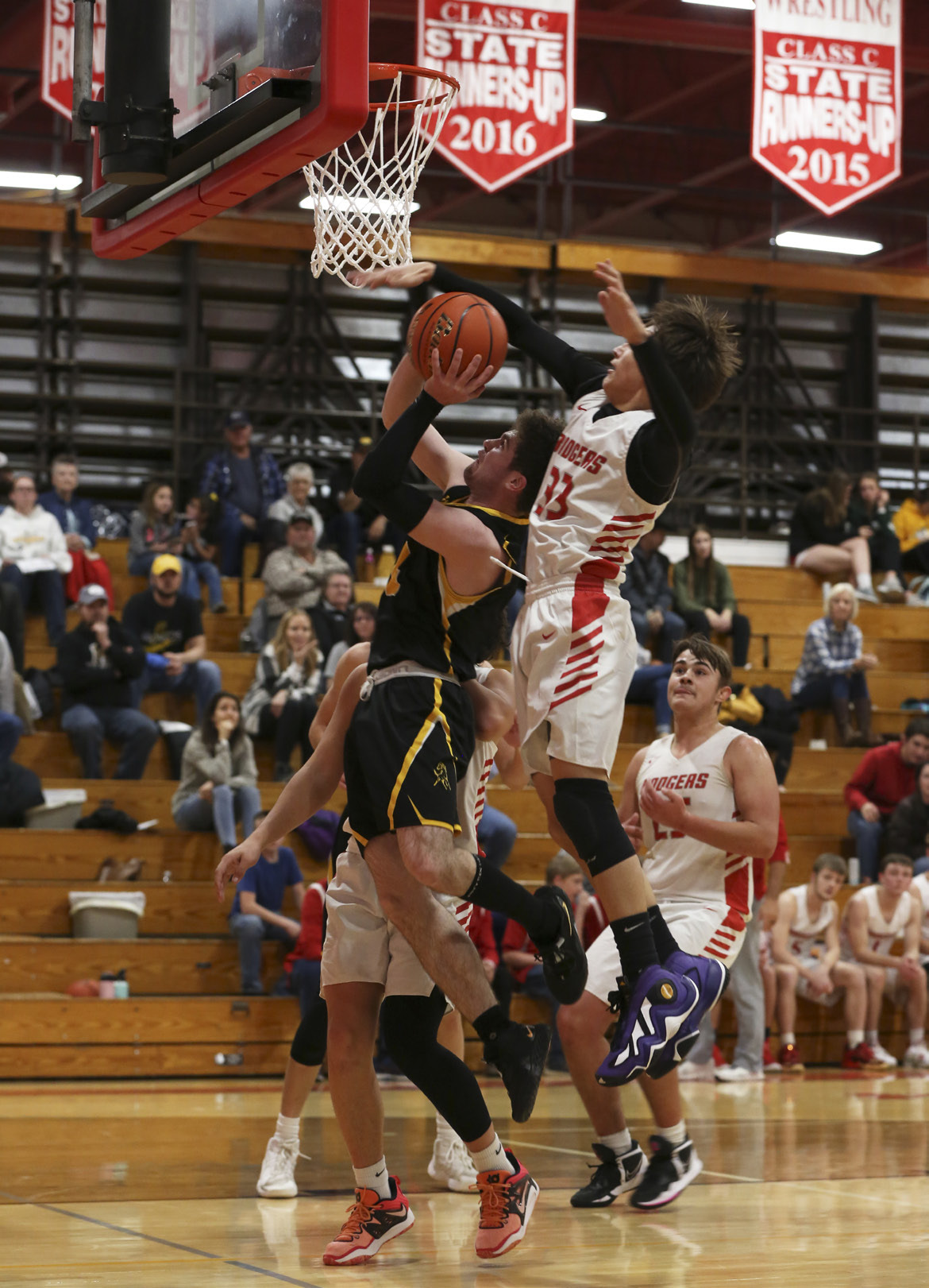 Luke Durfee goes up for a shot at Valentine last Tuesday. Megan Andersen