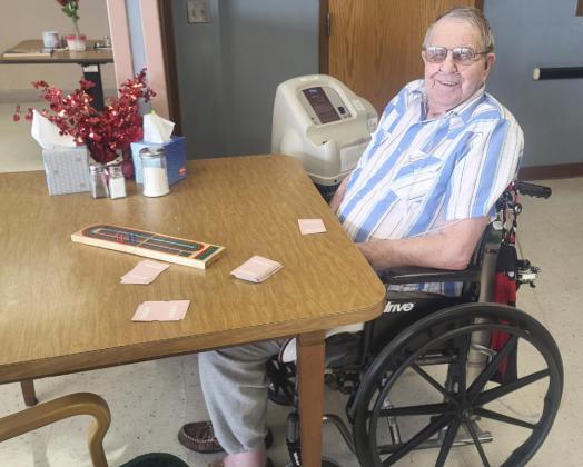 Robert Prentice playing cribbage with an employee who did not want her picture taken. Looks like I’m going to have to have him teach me how to play.
