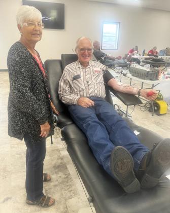 Charlie Munn rolled up his sleeve to donate blood last Monday, Aug. 7 at the Hooker County Community Center. Also pictured is volunteer Pat Edis. Gerri Peterson
