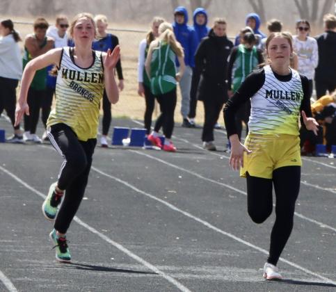Breckyn Burney (left) and Kalli Licking competing in the 100. Sue Licking