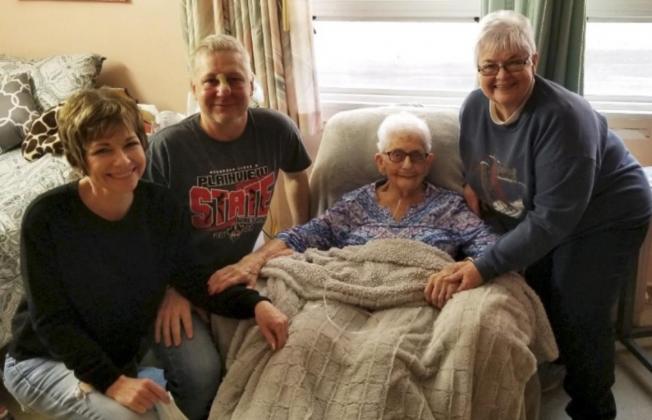 L-r: Starla Spurlin, Dean Boyer, Pauline Brecken and Betty Boyer. Pauline sure does enjoy her visits.