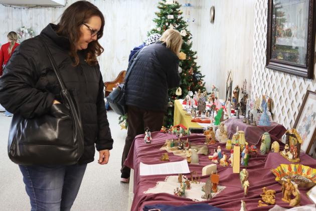 Arla Kvanvig enjoys the display during the Walkabout.