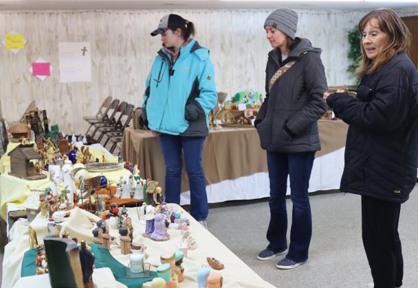 Emily Petersen, Leanne DeKay and Linda Boyer enjoy the display during the Walkabout. Gerri Peterson