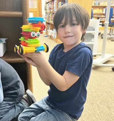 1st graders build floats, balloons