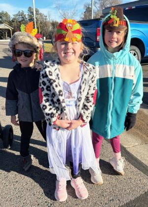 Burke Mundorf, Jordyn Cheney and Addison Mundorf festive and ready!