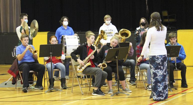 Mullen Public Schools holds Veterans Day program
