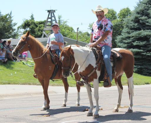 Tatum Deibler and her grandpa Darryl Oakland - 1st place in Horses.