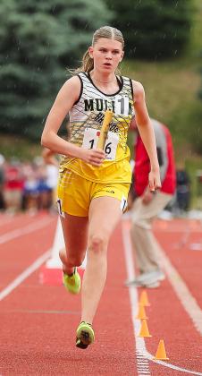 Chloe Newman in the 4x400