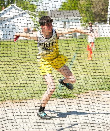 Cian Connealy competing in the discus last Friday. Megan Andersen