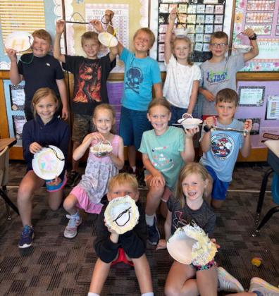 2nd graders make bird feeders