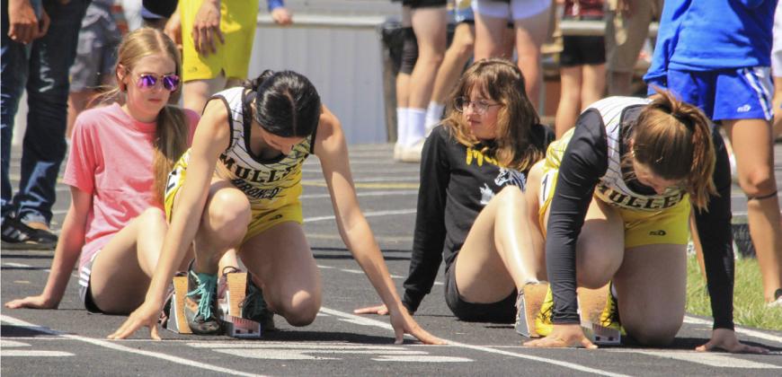 Fayth Brown (left) and Keragan Welch prepare to run the 100. Carolee Brown