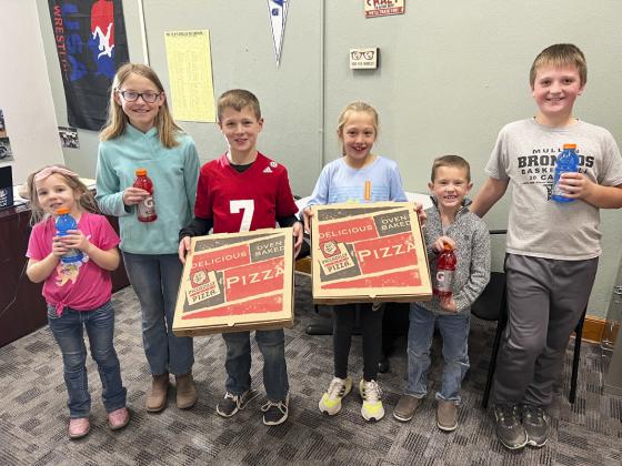 L-r: Eve Ericksen, Chloe Wiese, Cylas Dent, Emri Dent, Holt Morrison, Hayden Deibler.