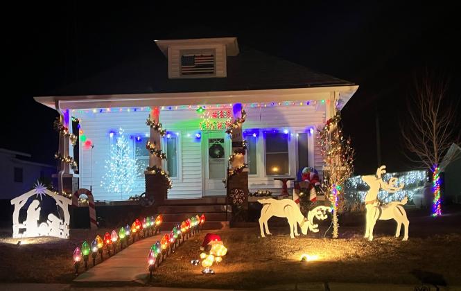 The Mullen Commercial Club Christmas Light Contest winners have been announced. There were many other great displays around town too! David Cramer and Blair Moore received 1st place (pictured above); 2nd place - Cameron and Doe Werner; 3rd place - Kelsey Phillips. The business winner was Highway 2 Depot. Gerri Peterson