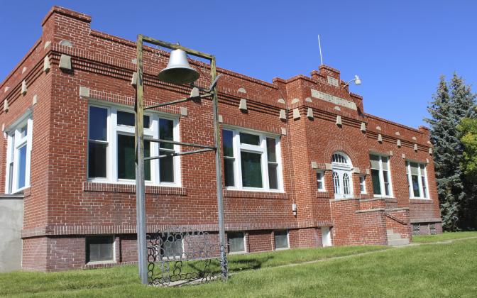 Mullen’s fire bell is still located in front of the Hooker County Courthouse today. Gerri Peterson