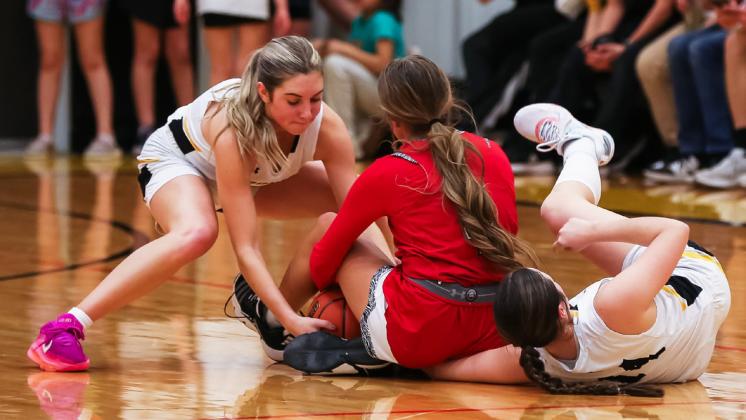 Peyton Paxton (left) and Kalli Licking go after a loose ball last week against Sutherland. Megan Andersen