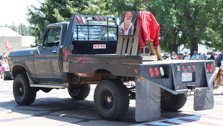 Macke’s Grocery placed 1st in Business and also won 1st place overall with their entry in memory of Dick Macke with this three vehicle entry. Gerri Peterson