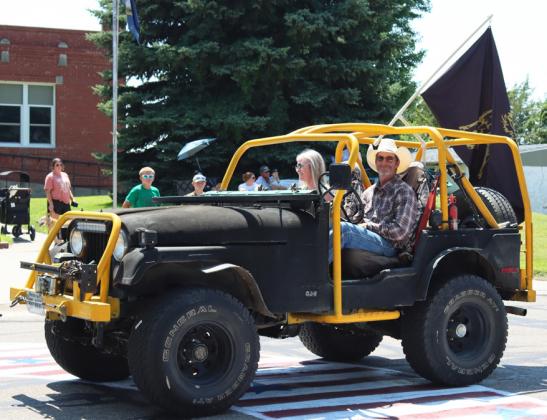 Macke’s Grocery placed 1st in Business and also won 1st place overall with their entry in memory of Dick Macke with this three vehicle entry.