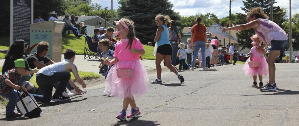 Lyn Crisp’s little piggies (granddaughters Kinley and Kyla Crisp) passed out candy behind their float during the parade.
