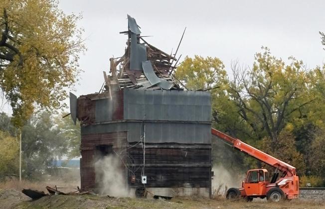 Mullen landmark of old elevator is no more