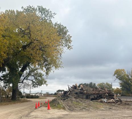 Mullen landmark of old elevator is no more