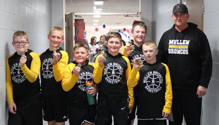 The 6th grade team placed 1st in the 5th/6th grade division. L-r: Collin Donohoe, Teal Peterson, Carson Hegland, Bronx Burney, Hayden Deibler, Weston Ourada, Coach Clint Burney.