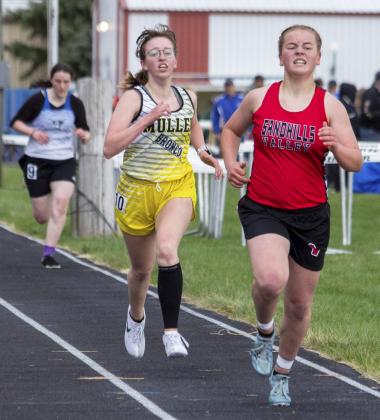 Malia Oltmer competing in the 1600 at MNAC.