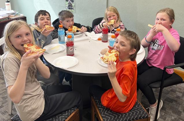L-r: Hadley Marsh, Brandt Mundorf, Zach Hicks, Fallon Lee, Jax Evans, Tatum Deibler. Brett Mauler