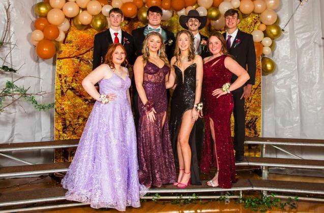 Juniors attending, back l-r: Cayden Hampton, Tate Kvanvig, Jaylon Forsen, Jacob Walker. Front: Grace Haesler, Hayley Donohoe, Sydnee Cheever, Morgan Hassett.