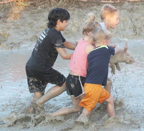 The Executors on their way to the barrel (and the win) with their pig, l-r: Lorenzo Gonzalez, KayCee Connell, Eli Barnes, Jaxson Barnes. Gerri Peterson