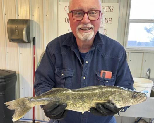 Dave Major with his 21” walleye at Lake Oahe in October.