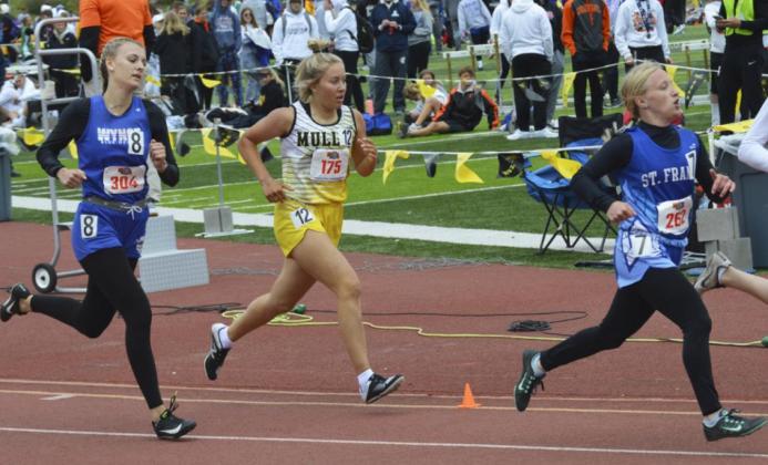 Taylor Svoboda competing in the 800 at State Track. Alex Moore