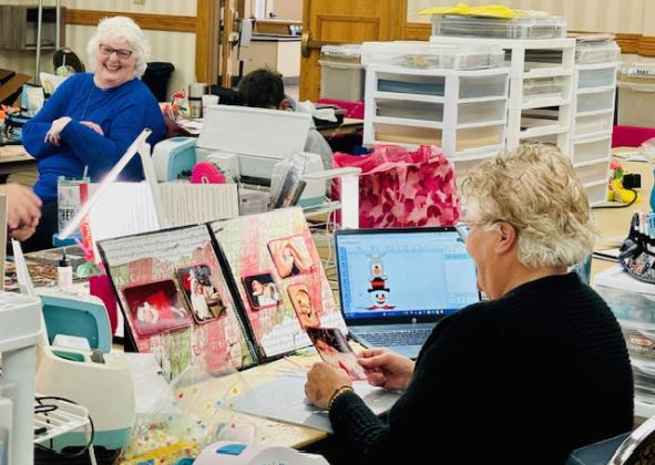 Hampton, Macke organize biannual scrapbooking retreat