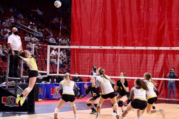 Kylie Licking hangs in the air waiting to spike the ball last Thursday in Lincoln. Also pictured are Hanna Marshall, Samantha Moore, Jordyn McDowell and Brooke McCully. Sue Licking