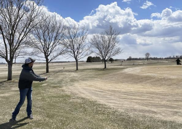 Jarren Forsen chips his ball onto the green last week in Arnold. Clint Svoboda