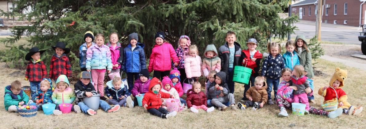 Over 30 attend Mullen Commercial Club Easter Egg Hunt