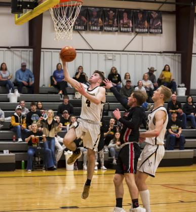 Luke Durfee goes up for a layup against Sandhills Valley. Shelby Welsh
