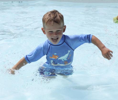 Johnny Phillips competing in the Regular Race in the baby pool.