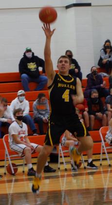Brendon Walker puts up a shot at Maxwell last Saturday. Barb McIntosh