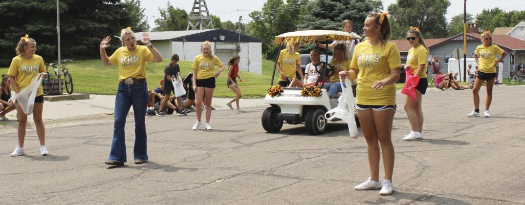 Country Clovers win Fair Parade