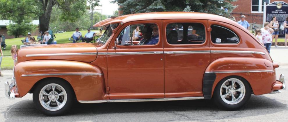 Country Clovers win Fair Parade