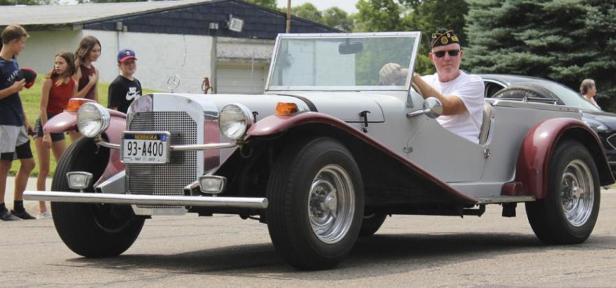 Country Clovers win Fair Parade